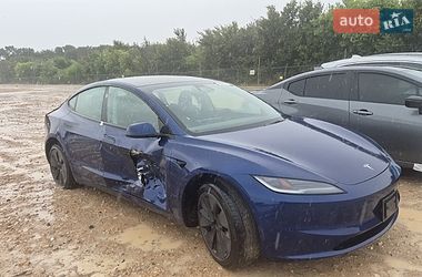 Седан Tesla Model 3 2025 в Киеве