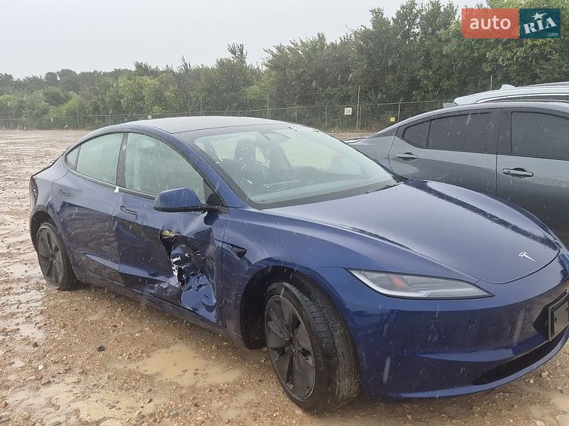 Седан Tesla Model 3 2025 в Киеве