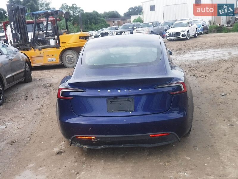 Седан Tesla Model 3 2025 в Киеве