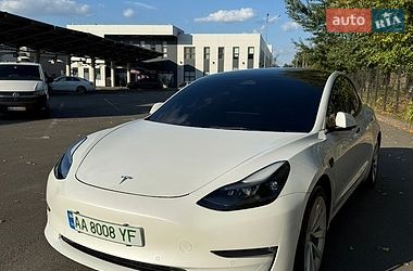 Седан Tesla Model 3 2022 в Киеве