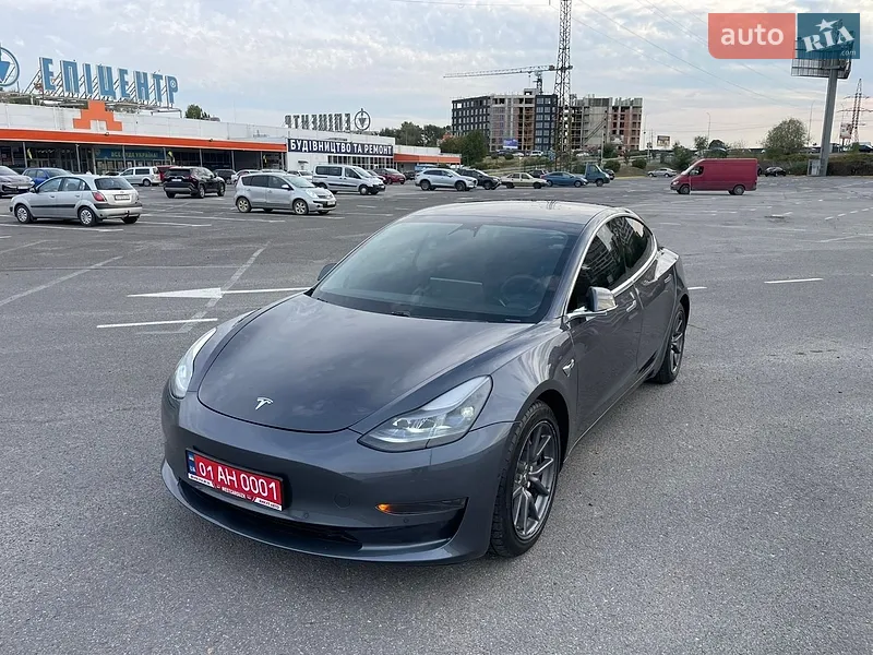 Tesla Model 3 2020