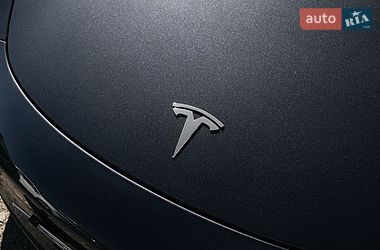 Седан Tesla Model 3 2020 в Львове