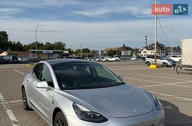 Седан Tesla Model 3 2018 в Чернівцях