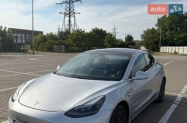 Седан Tesla Model 3 2018 в Чернівцях