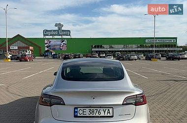 Седан Tesla Model 3 2018 в Чернівцях