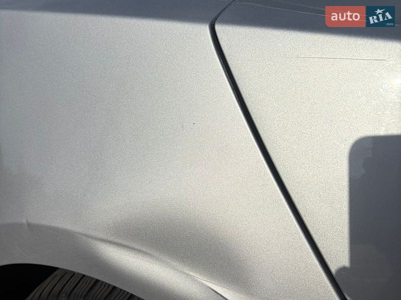 Седан Tesla Model 3 2018 в Чернівцях