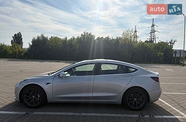 Седан Tesla Model 3 2018 в Чернівцях
