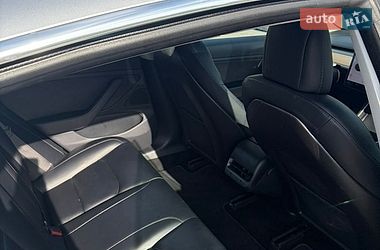 Седан Tesla Model 3 2018 в Чернівцях