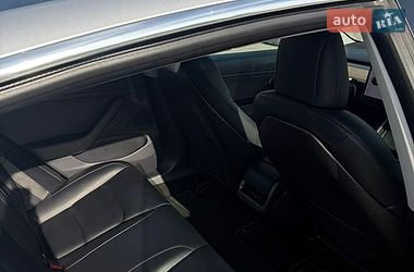 Седан Tesla Model 3 2018 в Чернівцях