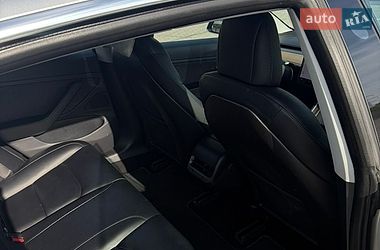 Седан Tesla Model 3 2018 в Чернівцях