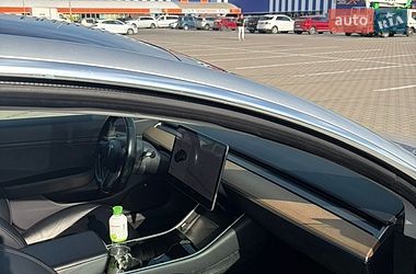 Седан Tesla Model 3 2018 в Чернівцях