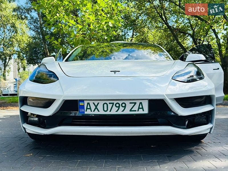 Седан Tesla Model 3 2021 в Киеве