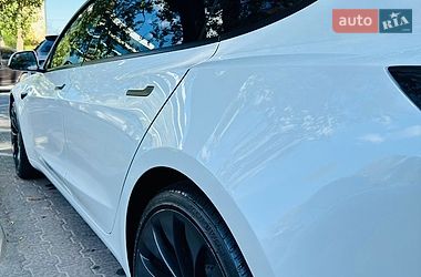 Седан Tesla Model 3 2021 в Киеве