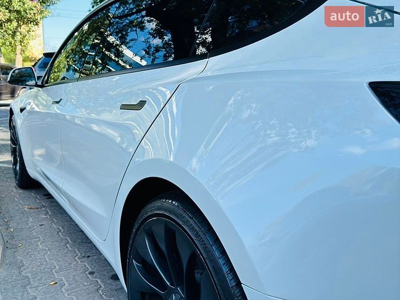 Седан Tesla Model 3 2021 в Киеве