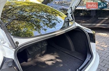 Седан Tesla Model 3 2021 в Киеве