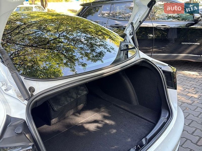 Седан Tesla Model 3 2021 в Киеве