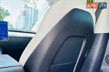 Седан Tesla Model 3 2021 в Киеве