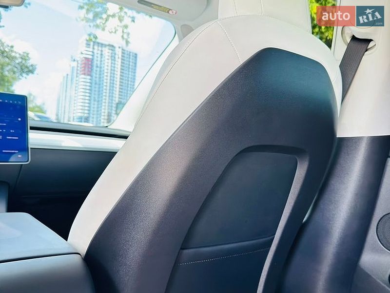 Седан Tesla Model 3 2021 в Киеве