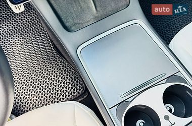 Седан Tesla Model 3 2021 в Киеве