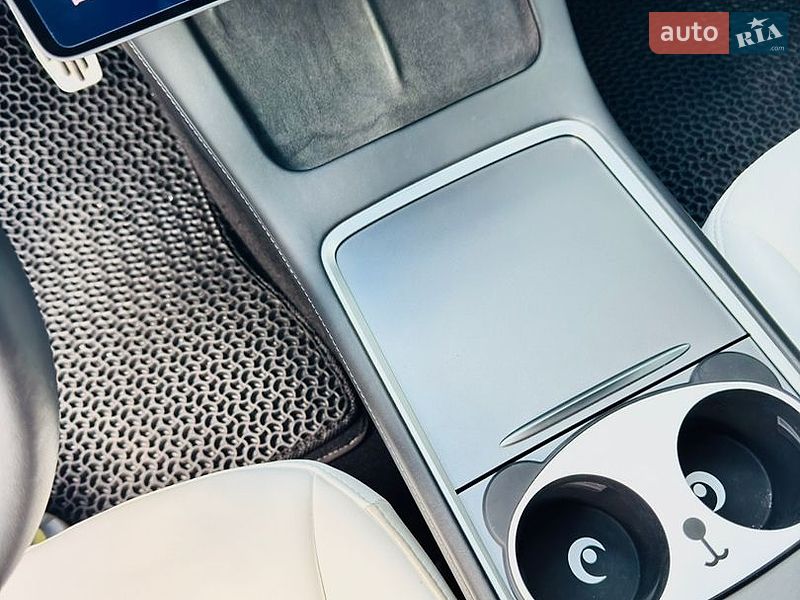Седан Tesla Model 3 2021 в Киеве