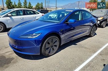 Седан Tesla Model 3 2024 в Черновцах