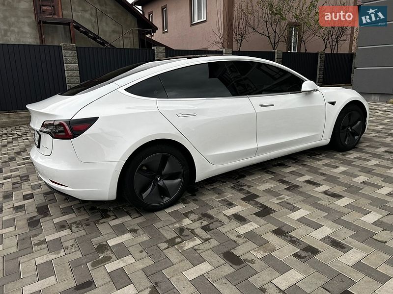 Седан Tesla Model 3 2019 в Києві