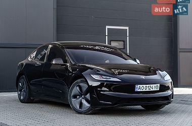 Седан Tesla Model 3 2025 в Ужгороде