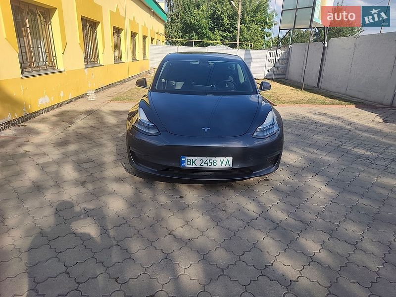 Седан Tesla Model 3 2019 в Рівному