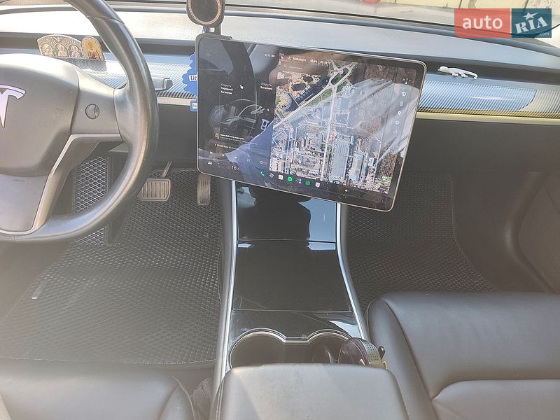 Седан Tesla Model 3 2019 в Рівному