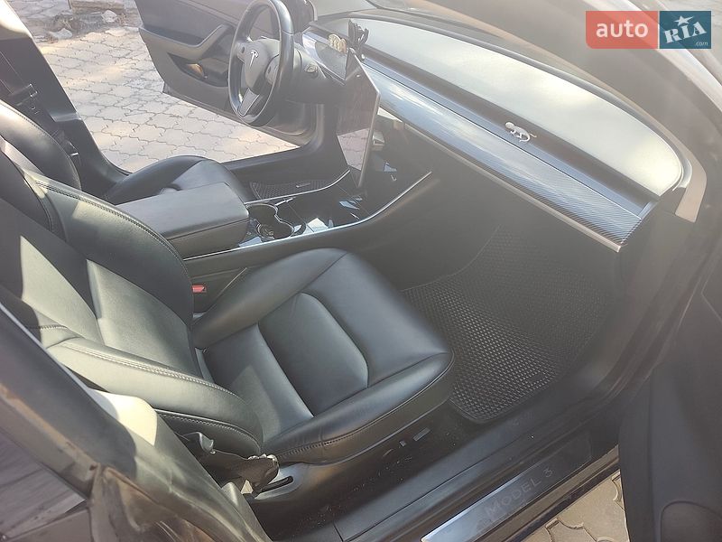 Седан Tesla Model 3 2019 в Рівному