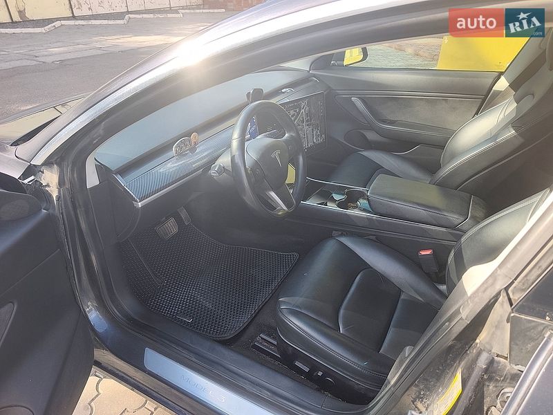 Седан Tesla Model 3 2019 в Рівному