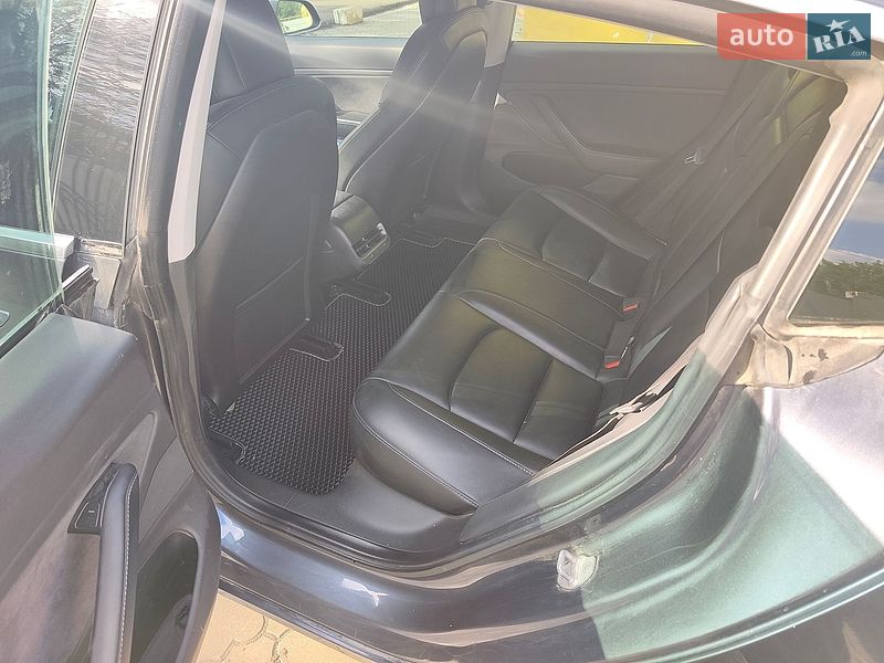 Седан Tesla Model 3 2019 в Рівному