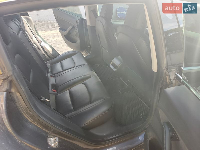 Седан Tesla Model 3 2019 в Рівному