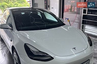 Седан Tesla Model 3 2022 в Черкасах