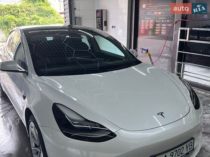 Седан Tesla Model 3 2022 в Черкасах
