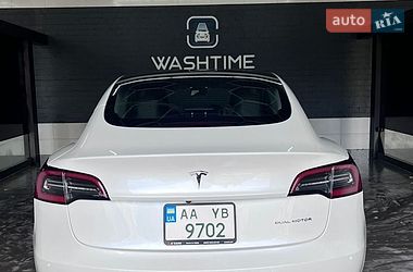 Седан Tesla Model 3 2022 в Черкасах