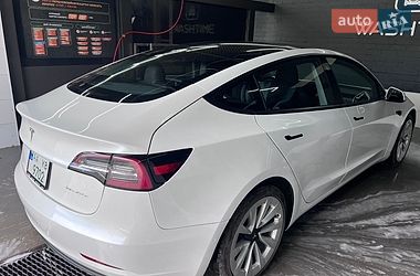 Седан Tesla Model 3 2022 в Черкасах
