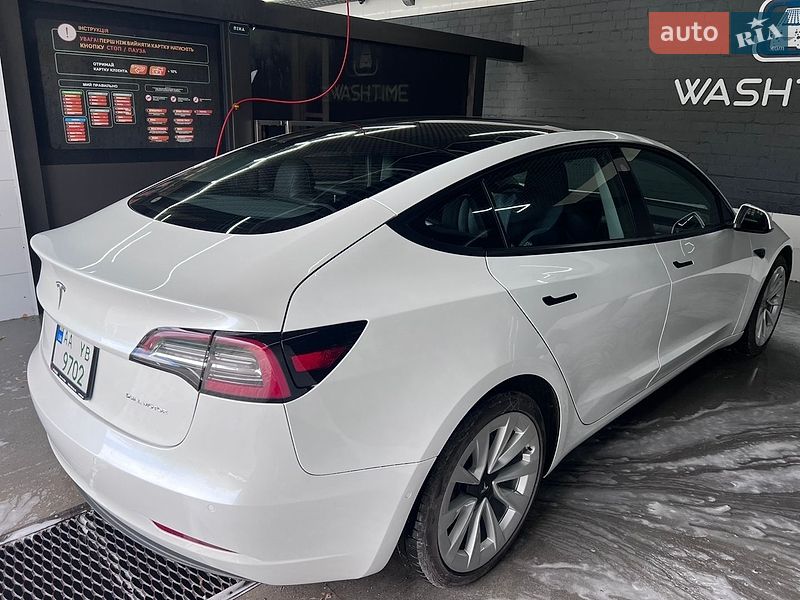 Седан Tesla Model 3 2022 в Черкасах