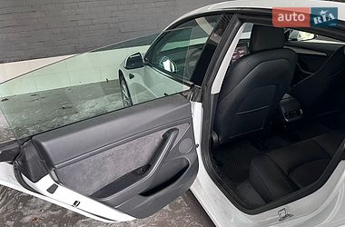Седан Tesla Model 3 2022 в Черкасах