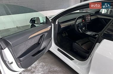 Седан Tesla Model 3 2022 в Черкасах