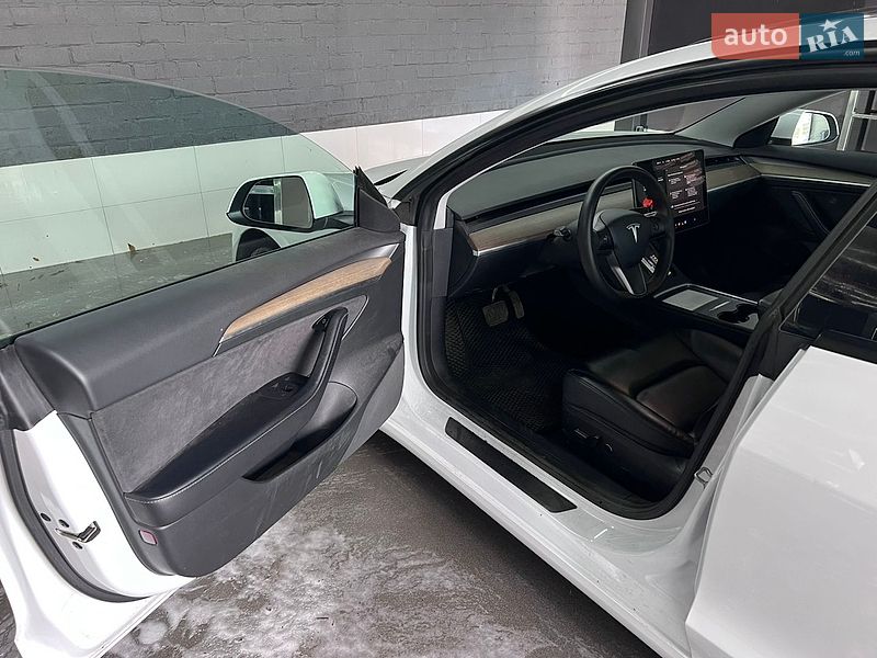 Седан Tesla Model 3 2022 в Черкасах