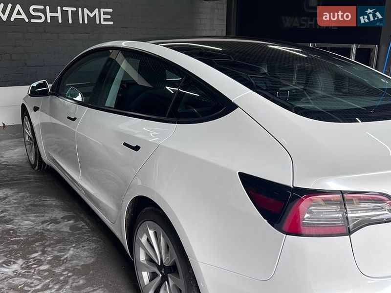 Седан Tesla Model 3 2022 в Черкасах