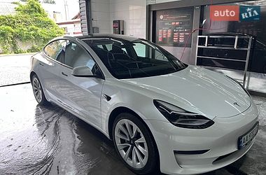Седан Tesla Model 3 2022 в Черкасах
