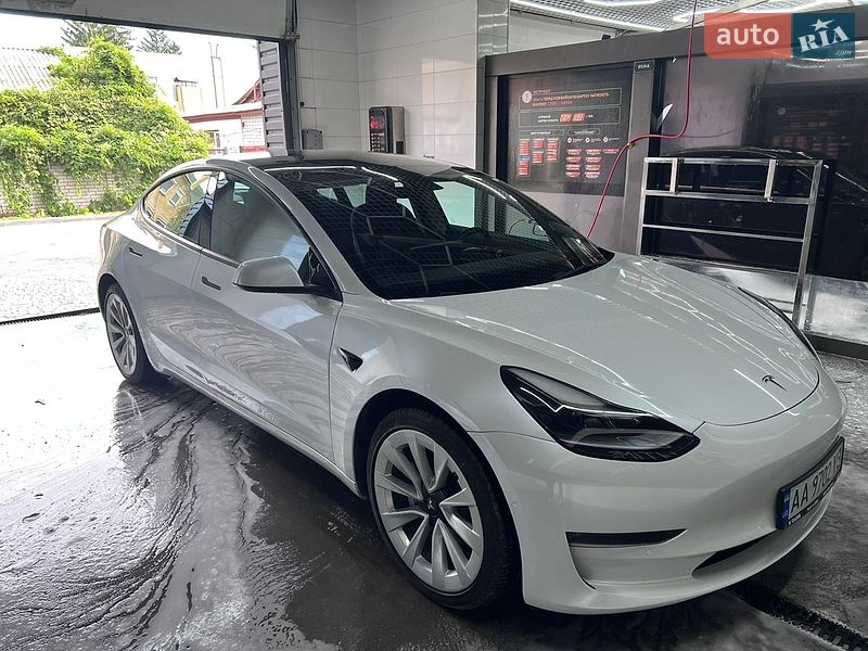 Седан Tesla Model 3 2022 в Черкасах
