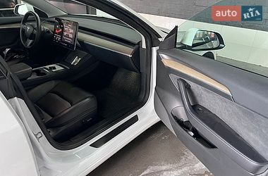 Седан Tesla Model 3 2022 в Черкасах