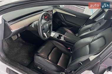 Седан Tesla Model 3 2022 в Черкасах