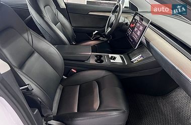 Седан Tesla Model 3 2022 в Черкасах