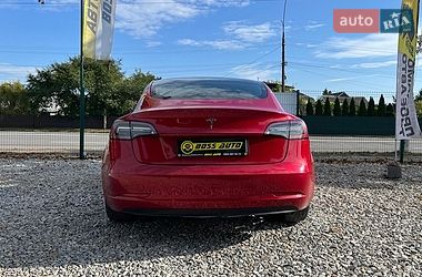 Седан Tesla Model 3 2022 в Коломые