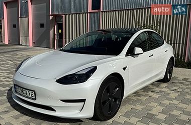 Седан Tesla Model 3 2022 в Дублянах