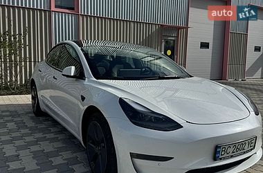 Седан Tesla Model 3 2022 в Дублянах